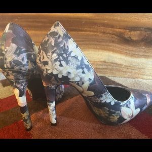 Gently used. Charlotte Russe floral print heels